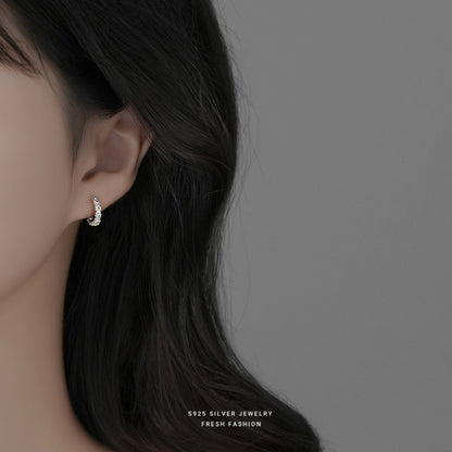 S925 sterling silver small daisy earrings, three-dimensional geometric earrings, ins small fresh temperament earrings